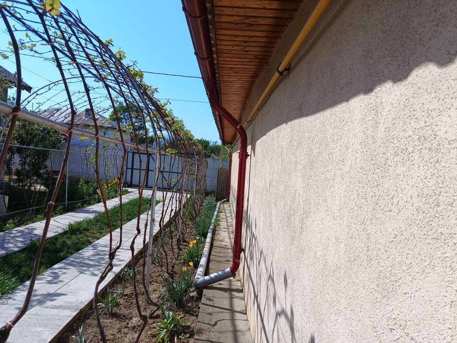 Casa cu 3 camere ,bucătărie ,baie ,teren  la 8,5 km de Selgros  Craiova