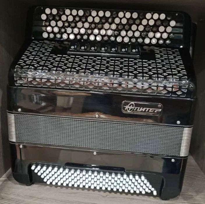 Продам концертные Баяны Юпитер