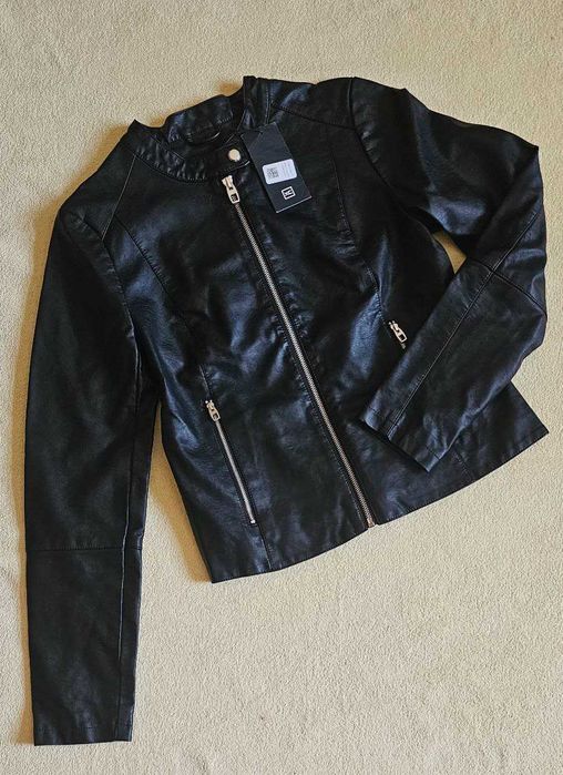 Куртка на девочку подростка на 12-13лет.