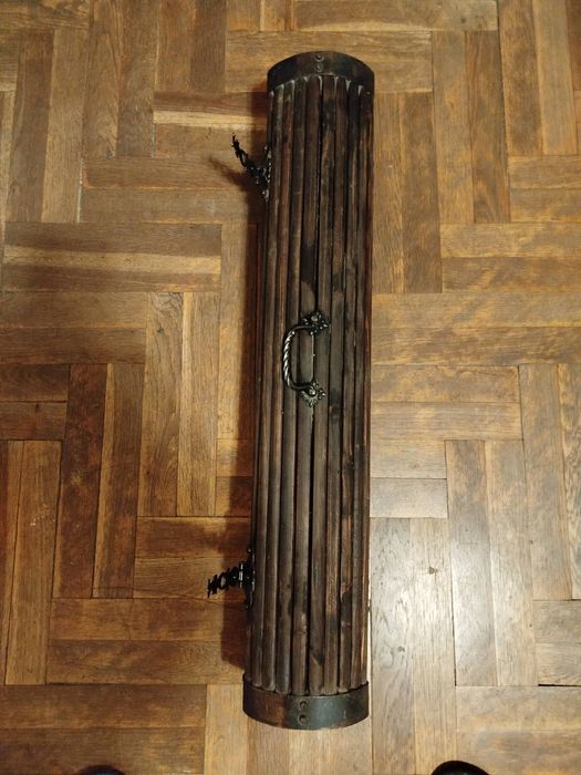 Дървен сандък/кутия с метален обков