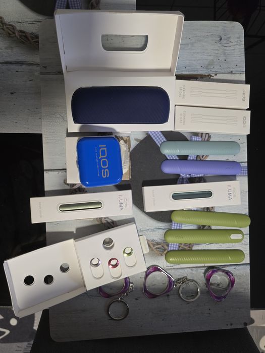 Vand accesorii originale IQOS Iluma – husă, capace ,scrumiera