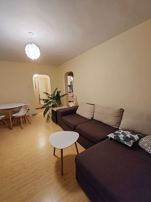Închiriez apartament 3 camere 400 eur