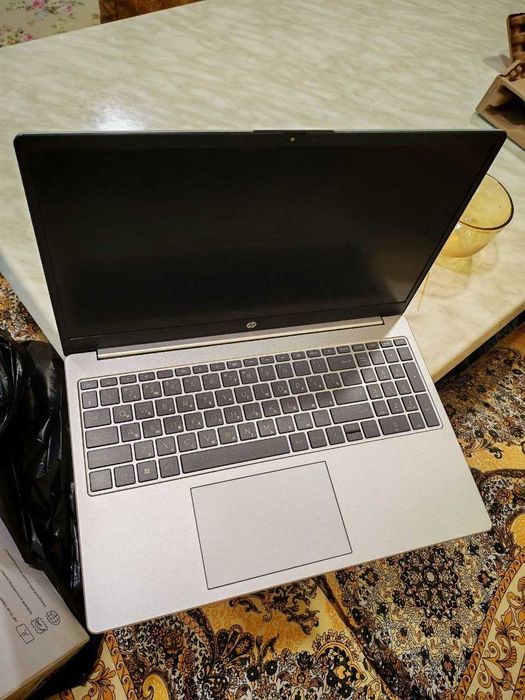 HP Laptop 15-fd0xxx 12th Gen Intel(R) Core(TM) i5-1235U