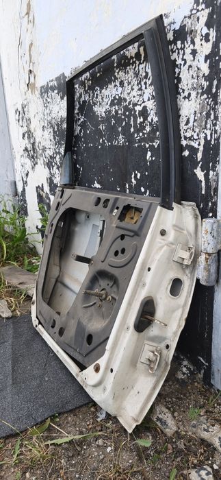 Дверь Audi 100 C3 сигара, селёдка, седан.