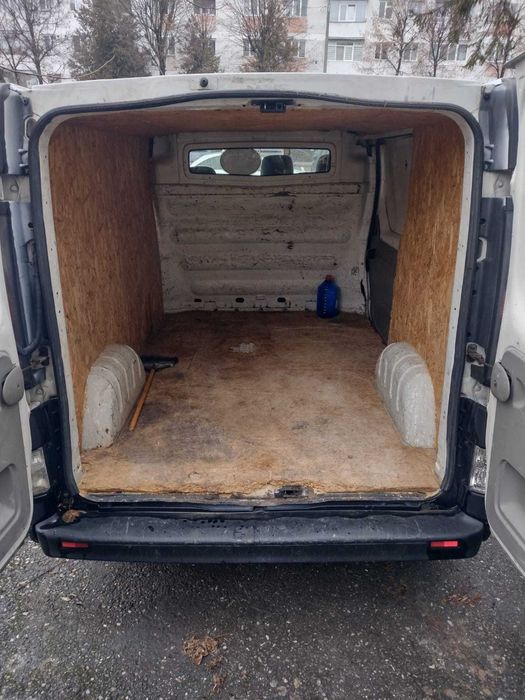 Vând duba Opel  vivaro motor 1.9 diesel