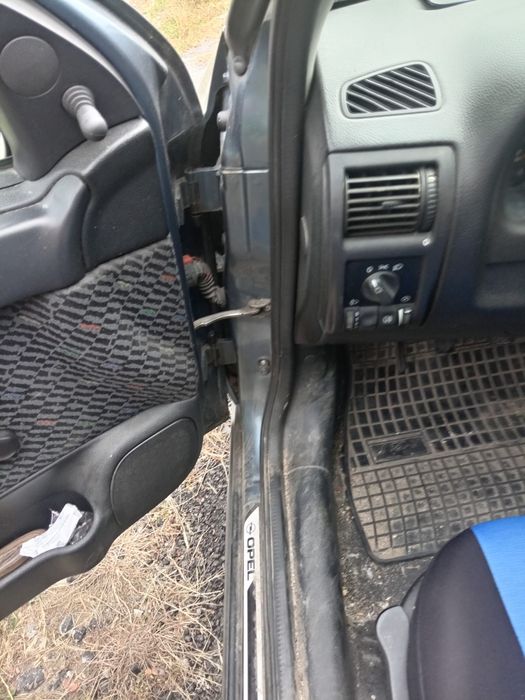 Vand opel astra G .1,6 benzina anv2001 -AC stare bună  ofer fiscal