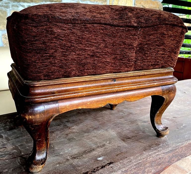 Старинна тоалетка с табуретка