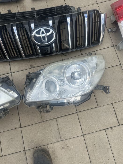 Продам фары передние на 150 прадо