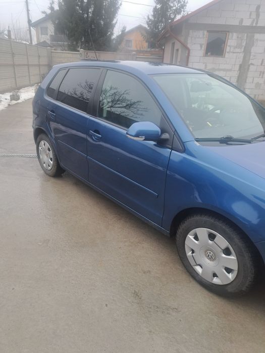 Vând Volkswagen Polo.
