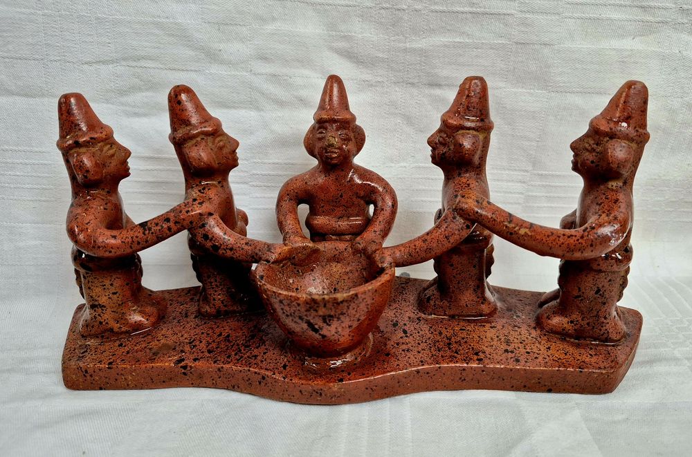 Figurină veche Cercul de Prieteni Tarahumara din lut roșu 30cm, handmade.