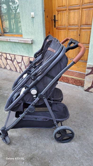 Комбинирана количка за близнаци и кошчета за кола в комплект