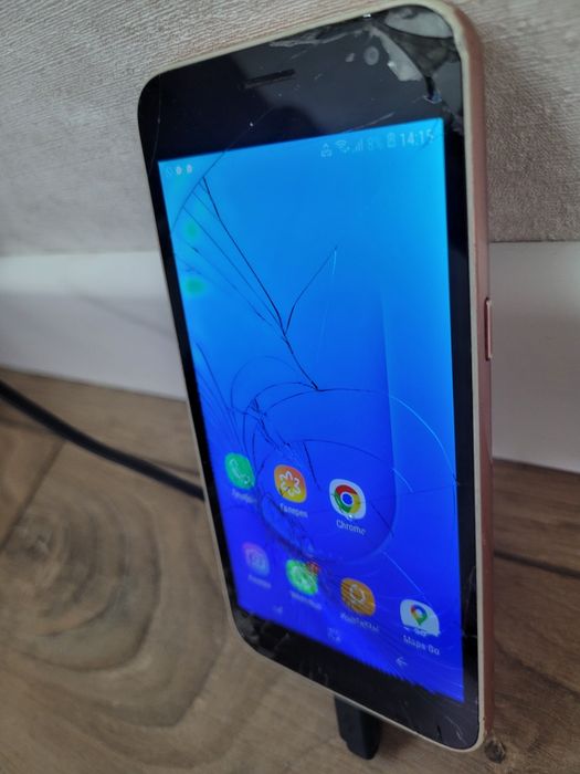 магнитофон ,Маяк",телефон Samsung J 2