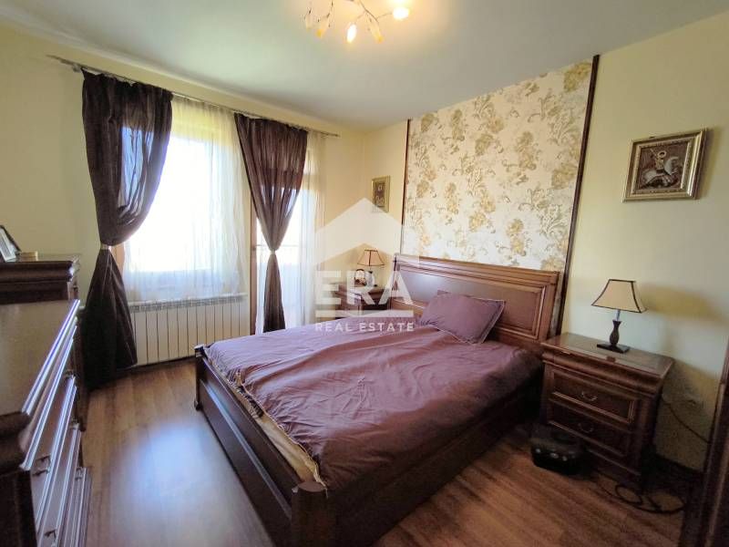 Дава се под наем Тристаен апартамент в Хасково, Център - 110 кв.м за 612 € - Снимка #8