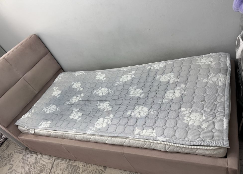 Продает  кравать
