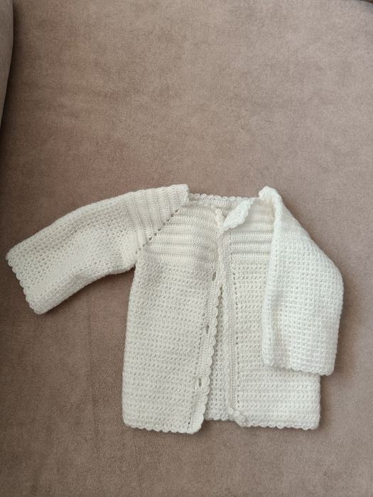 Плетени бебешки дрехи