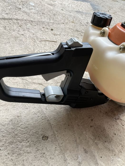 Vând foarfecă gard viu pe benzină ATIKA HB 60