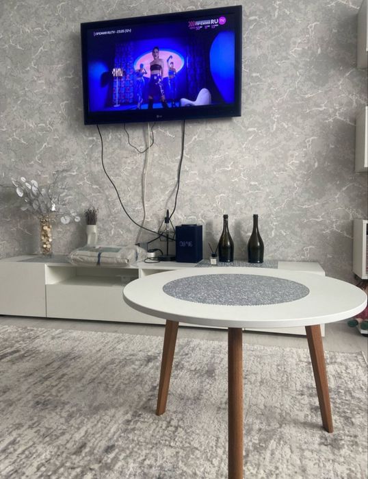 Журнальный столик круглый белый
