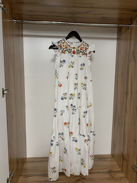 Двойка, платья цены указано ниже