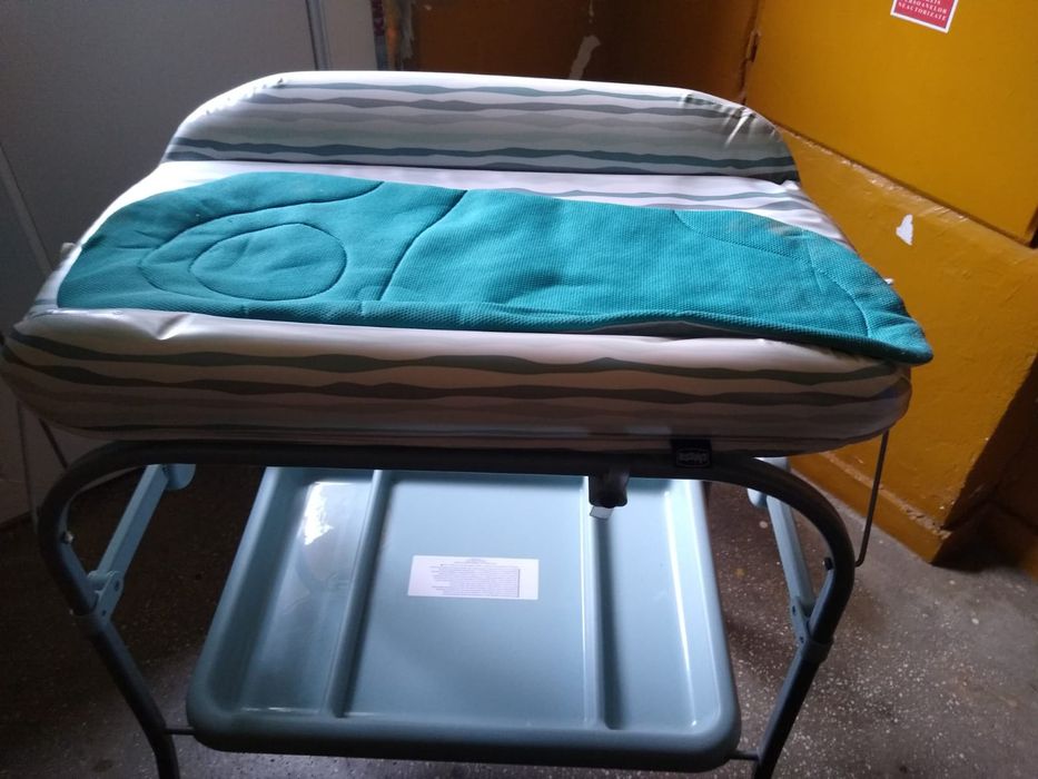 Masă de înfășat cu cădiță și scaun pt masă Chicco