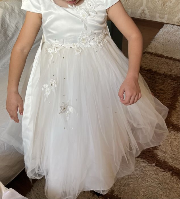 Продается платиье для девочки 5-7 лет