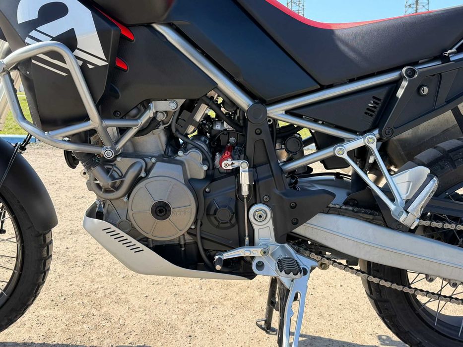 Motocicleta Adventure Touring Aprilia Tuareg 660 – Accesorizată OEM