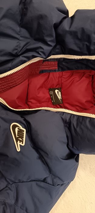Пухено яке на NIKE, размер S.