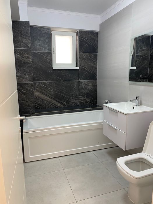 Închiriez apartament