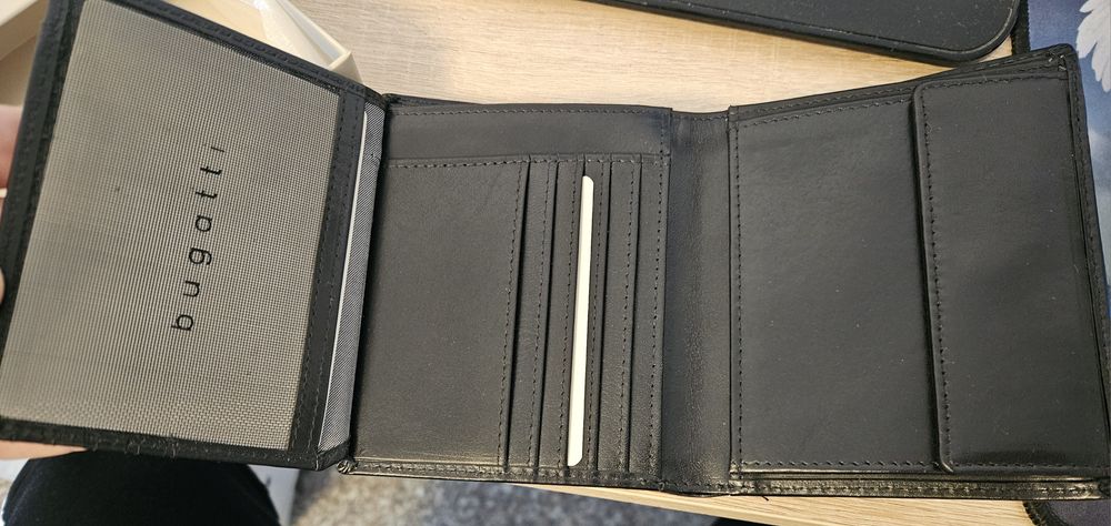 Портфейл Bugatti