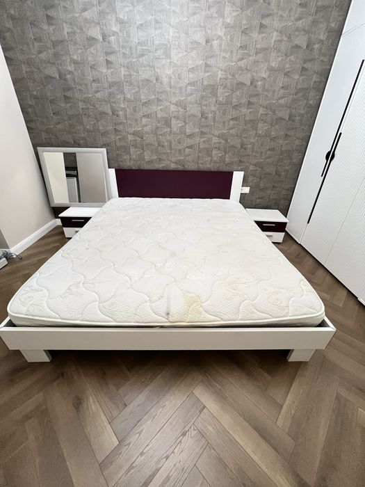 Продам 2 спальную кровать 1,8 спальный гарнитур