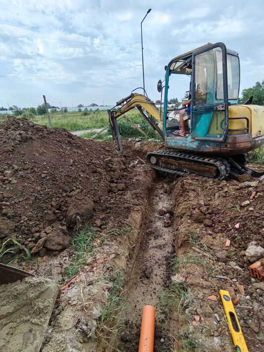 Execut servicii excavari miniexcavator bobcat  Basculabila 3,5 tone