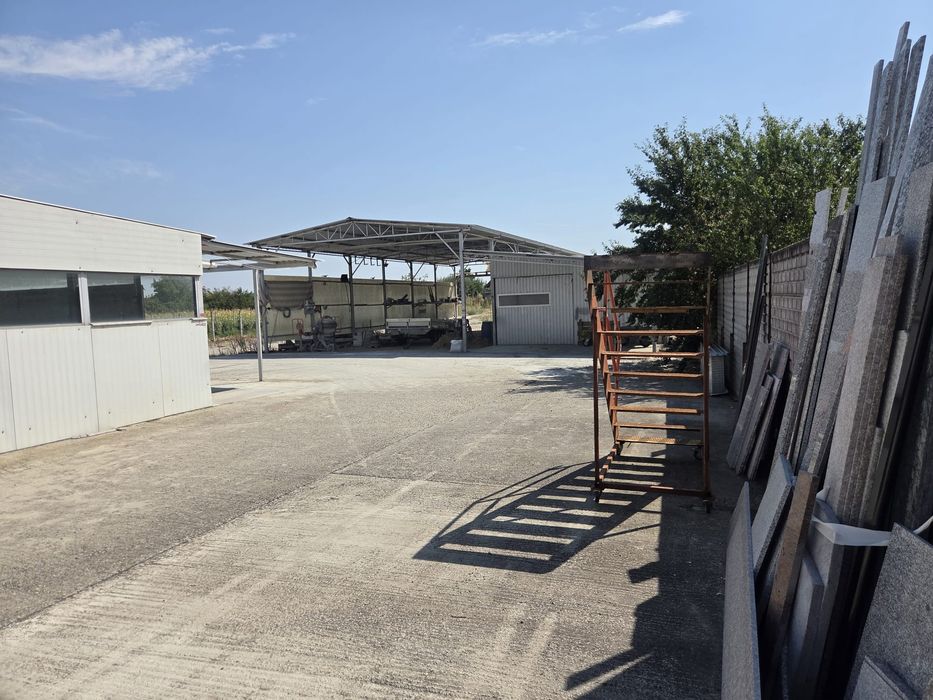 Teren 2518 mp cu casă, garaj, atelier