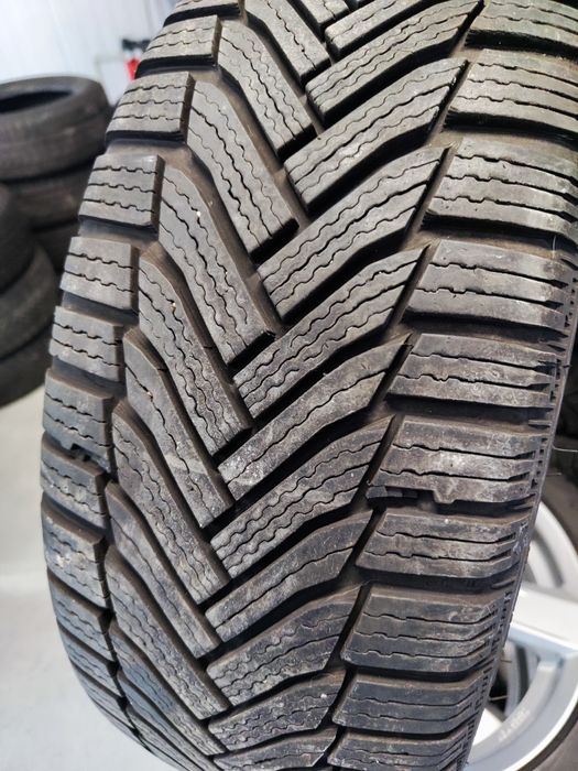 4 бр зимни 225/45/17 Michelin