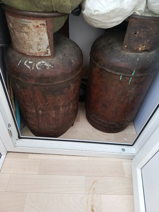 Продаю  два газовых баллона