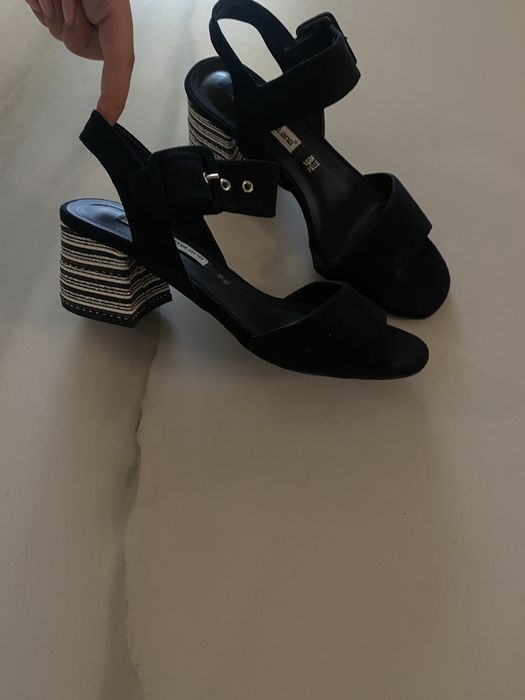 Sandale marimea 38