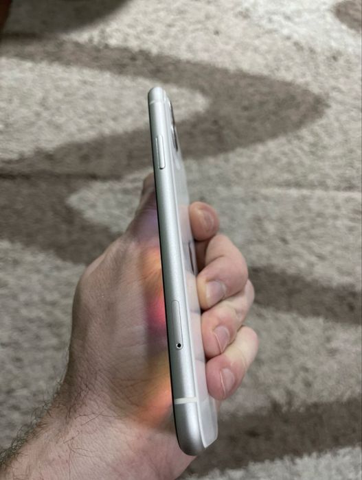 Продам айфон 11 iPhone 11