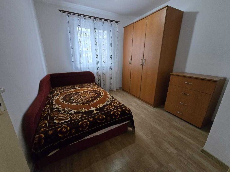 Proprietar -Inchiriez ap 3 camere decomandate  etaj2/4 zona Ciresica