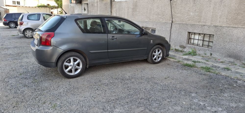 Продавам Toyota Corolla