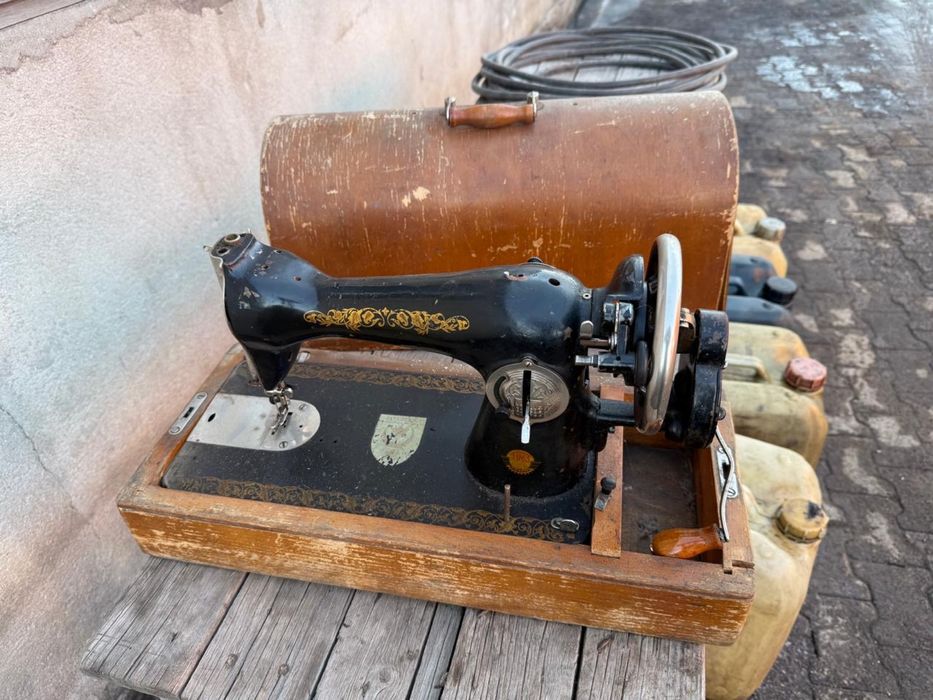 Швейная машина, машина