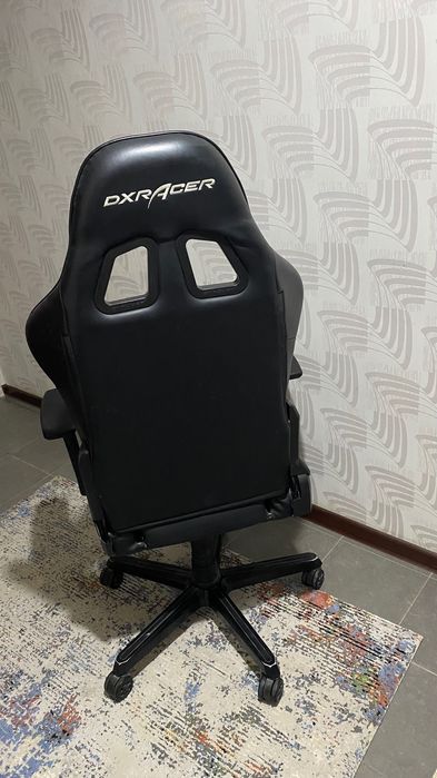 Игровое кресло DXRacer