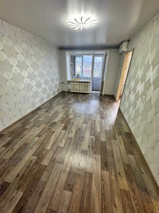 Продаётся 1 ком квартира в 7 мкрн, ул. 50 Лет Октября 90! 7,5 мил!