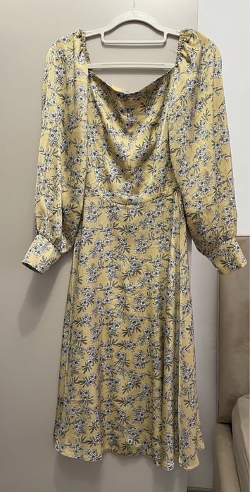 Продам платье новое