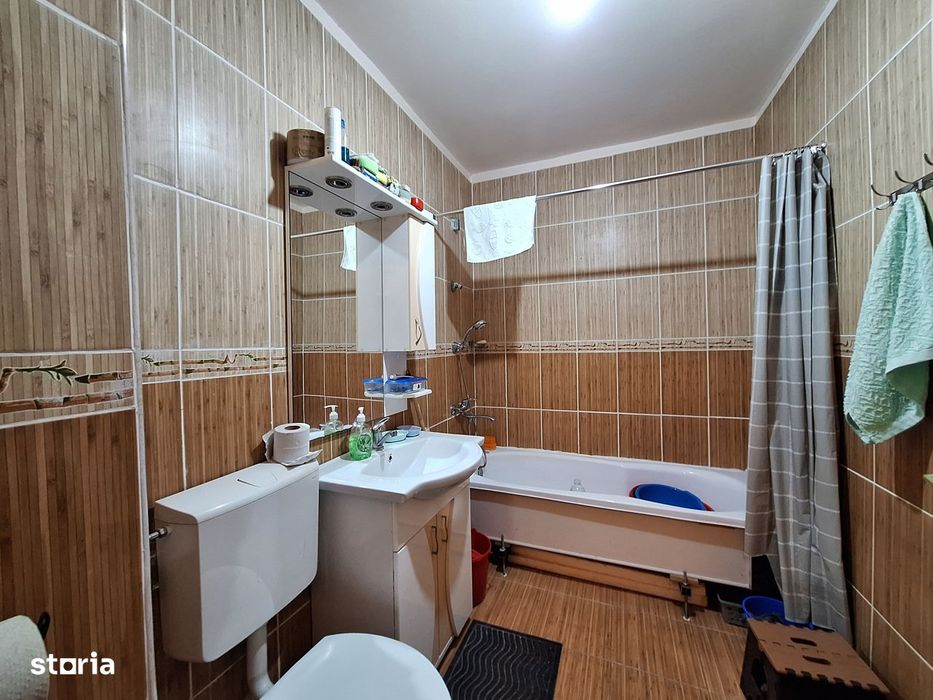 Apartament cu o camera decomandat, balcon, zona Eroilor