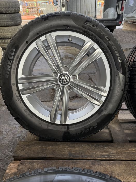 # Jante originale NOI Sebring VW Tiguan cu anvelope de iarna 235/55 18