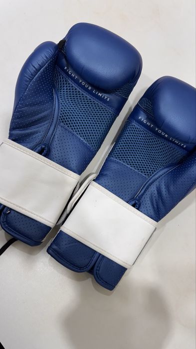 Боксерские перчатки