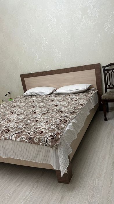 Двуспальная кровать