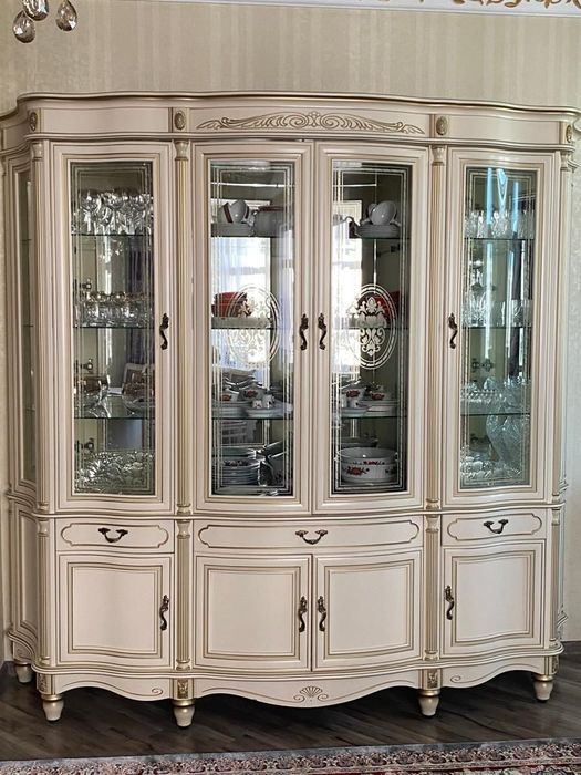 Продам шкафы для гостиной, витрины