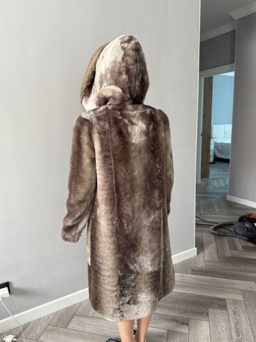 Продается новая женская шуба.