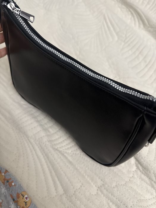 Продаю чёрную сумочку