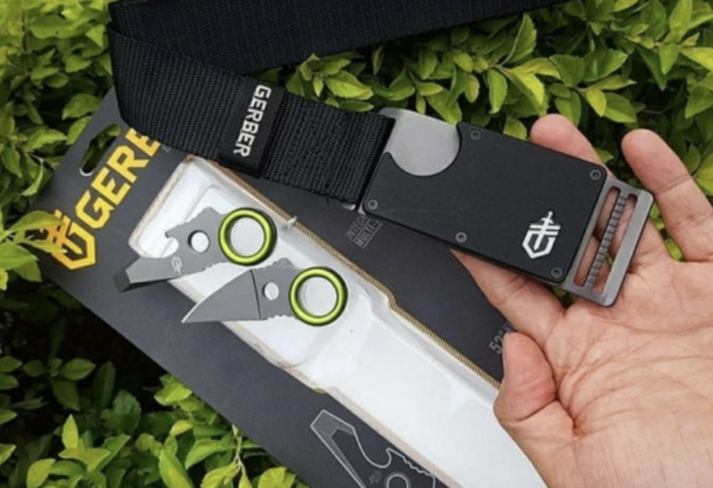 тактически колан с вградени в катарамата нож+ключ за оцеляване