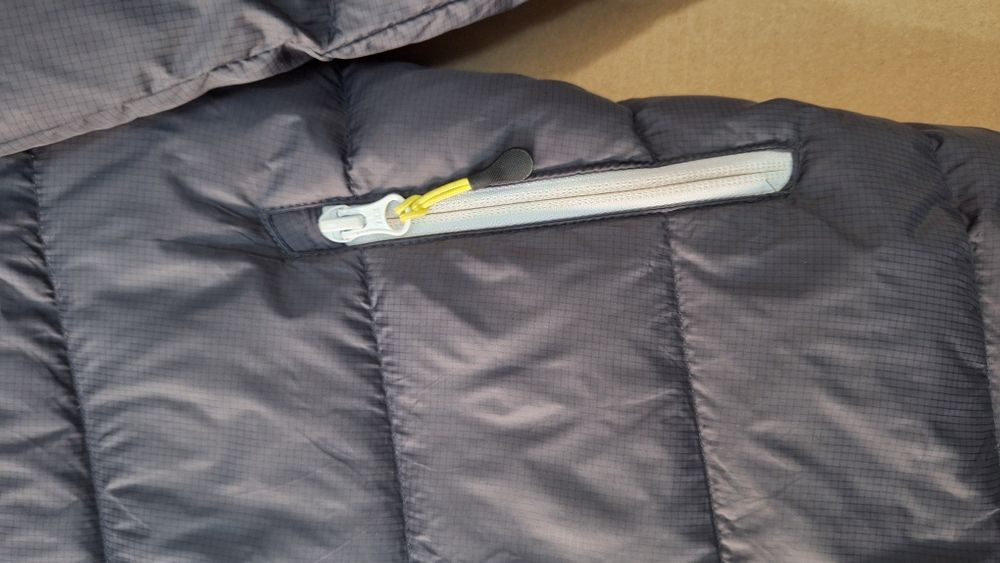 Geacă de schi din puf gros de la Wed'ze mărimea S, potrivit M.